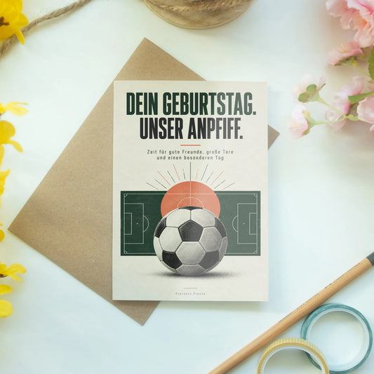 Sportliche Einladungskarten zum Fußballgeburtstag mit Spielfeld|p:2013107|h:41d3b95e20b8313cc99831125f6cb538
