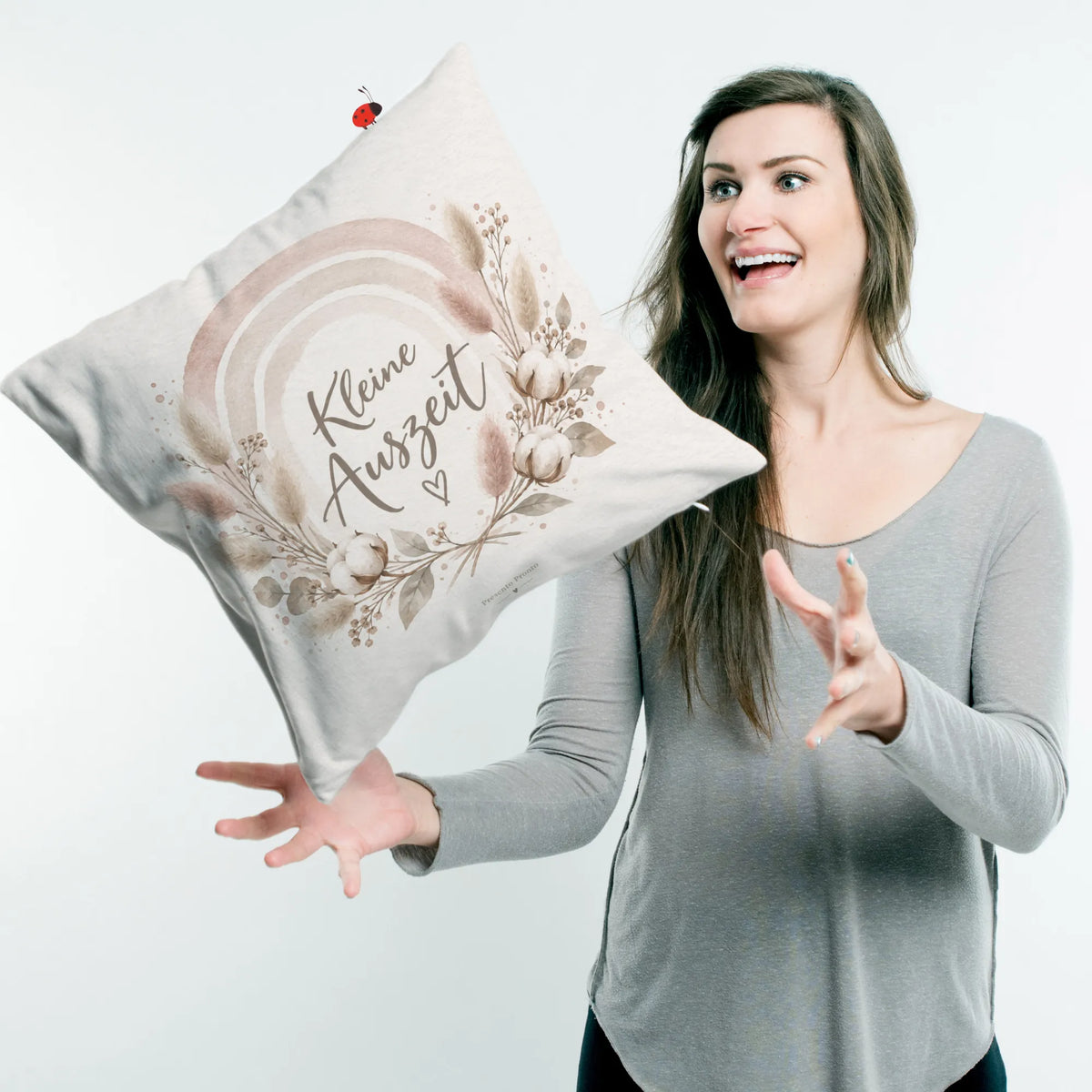 Gemütliches Kissen im Boho für die kleine Auszeit mit Pastellblumen|p:2013954|h:5d97beebf3528372e25307c9909f3257