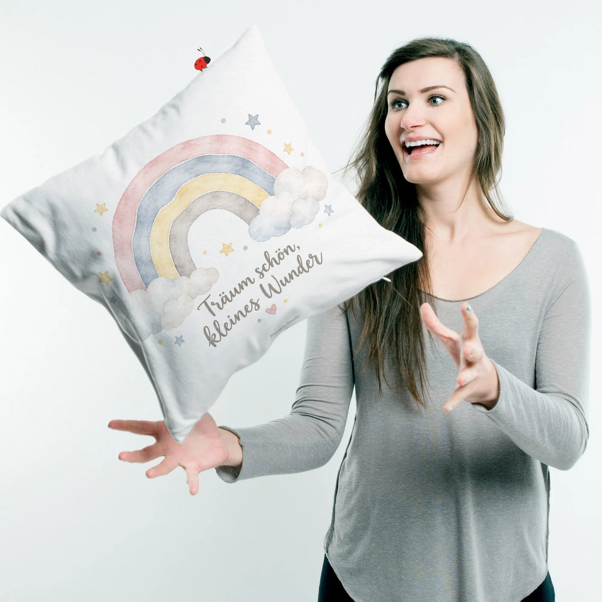 Süßes Dekokissen mit Regenbogen fürs Kinderzimmer|p:2014604|h:90178f8052a804cc7039aad82987ff38
