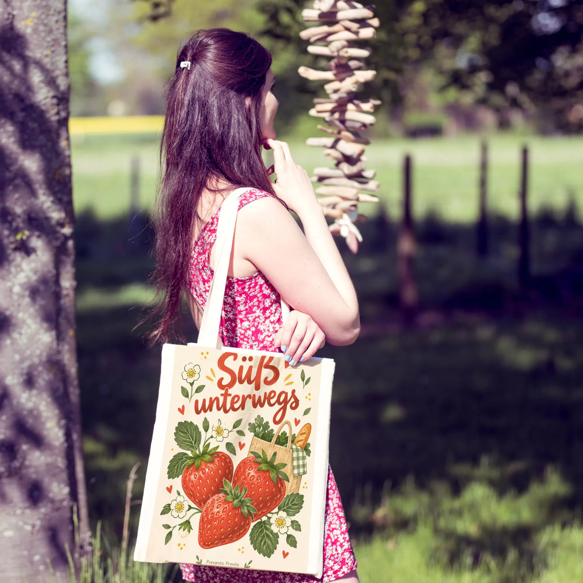 Süße Tasche mit Erdbeeren für Erdbeerfans|p:2016657|h:b66cff30a281edb41417f55ceebd1130