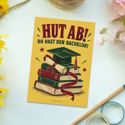 Lustige Bachelor Postkarte mit Bücherstapel und Mütze|p:2012539|h:17bed3793778cc1cec702285ddfe6927