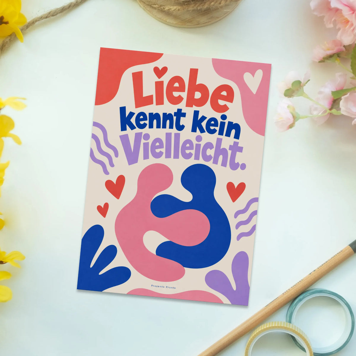 Romantische Liebespostkarte mit bunten Papierherzen|p:2012575|h:51f874a6de4565916ad82c7159d8b9ab