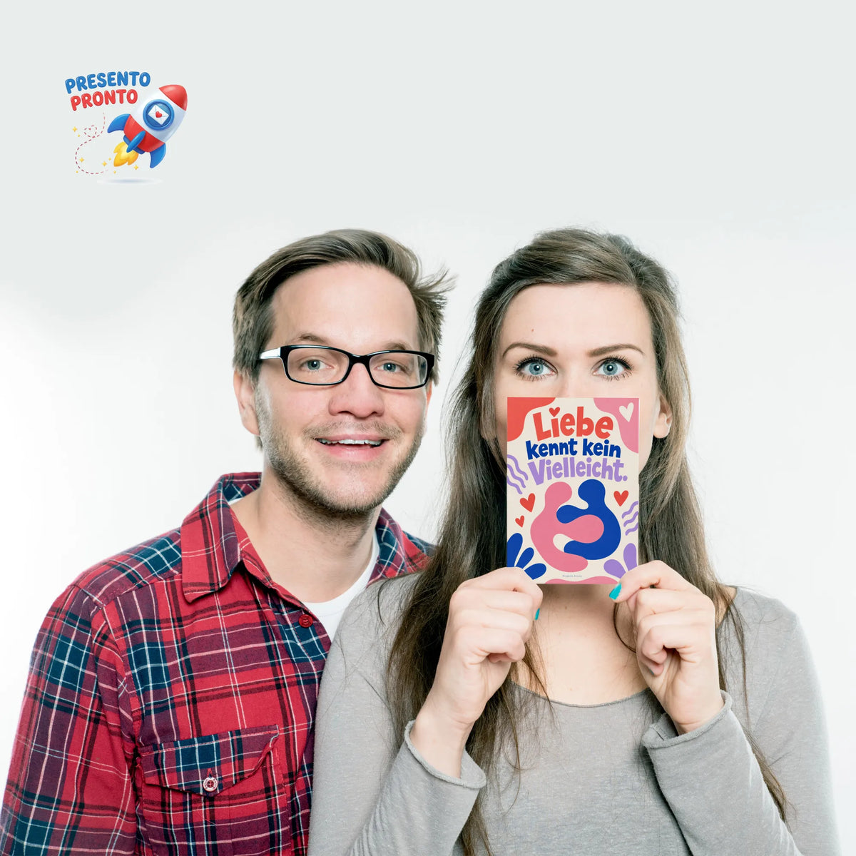 Romantische Liebespostkarte mit bunten Papierherzen|p:2012575|h:ab02b07a294ce4abc2f5f73f75c685a8