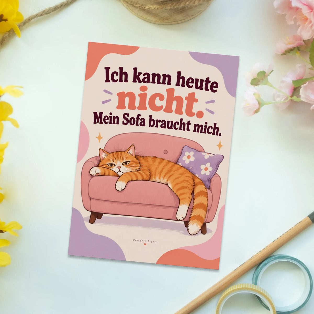Lustige Postkarte Katze auf Sofa für Katzenfans|p:2012687|h:ebe32db19e77e92f11c2794ed70a0c46