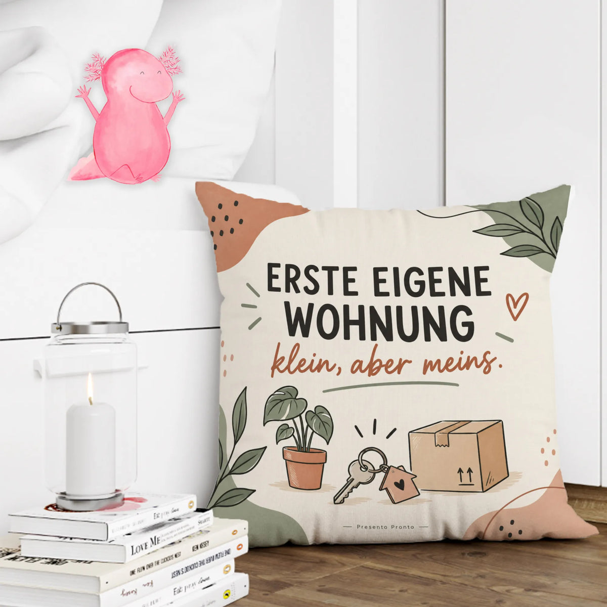 Stolzes Kissen zur ersten eigenen Wohnung mit Schlüssel|p:2012768|h:10e992cbc524f444e38e07f033f73f15
