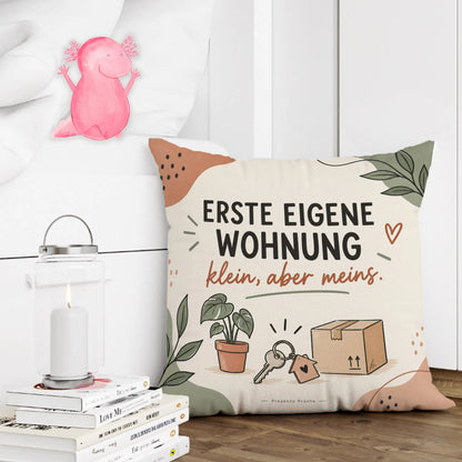 Stolzes Kissen zur ersten eigenen Wohnung mit Schlüssel|p:2012768|h:10e992cbc524f444e38e07f033f73f15
