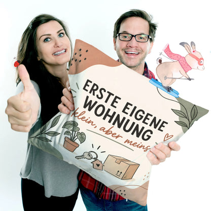 Stolzes Kissen zur ersten eigenen Wohnung mit Schlüssel|p:2012768|h:f01b71f6320fb51897ee71a2e8924a7c