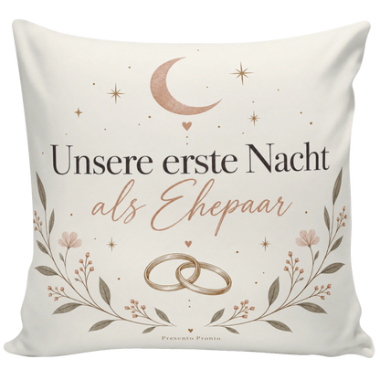 Romantisches Kissen für die erste Nacht als Ehepaar mit Ringen|p:2012774|h:e4221b78681863b0a5b08106b5e84839