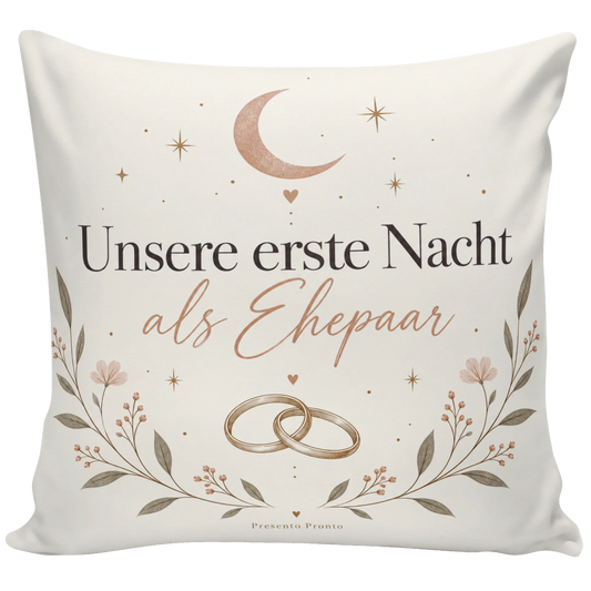 Romantisches Kissen für die erste Nacht als Ehepaar mit Ringen|p:2012774|h:e4221b78681863b0a5b08106b5e84839