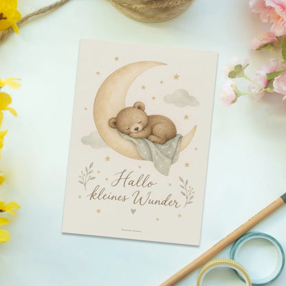 Süße Postkarte zur Geburt mit schlafendem Bär|p:2012964|h:a4ddd79f5efee0fb76e970fe5dd932c1