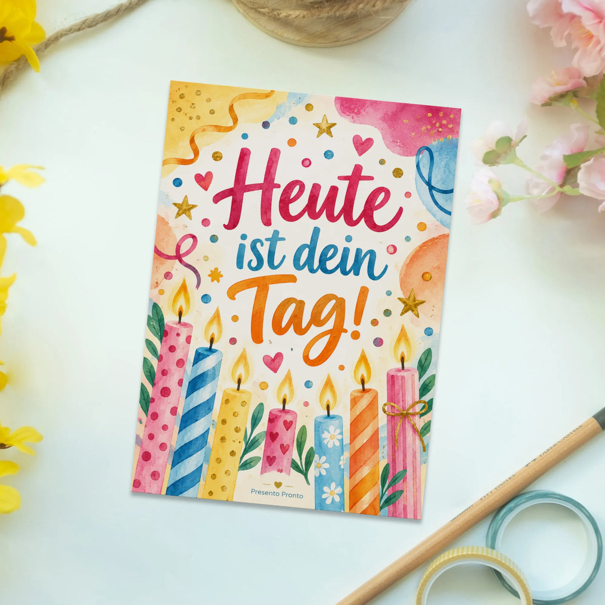 Fröhliche Geburtstagspostkarte mit bunten Kerzen|p:2012981|h:feca89e6d2b94fadb2a0b741e96e8174