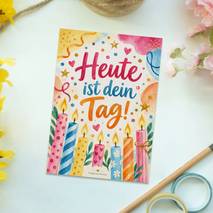 Fröhliche Geburtstagspostkarte mit bunten Kerzen|p:2012981|h:feca89e6d2b94fadb2a0b741e96e8174