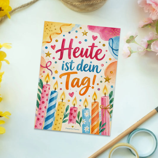 Fröhliche Geburtstagspostkarte mit bunten Kerzen|p:2012981|h:feca89e6d2b94fadb2a0b741e96e8174