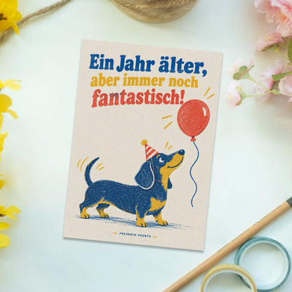 Fröhliche Grußkarte zum Geburtstag mit Dackel und Ballon|p:2013095|h:118c10fb79b5ab29b9da91f9477b401e