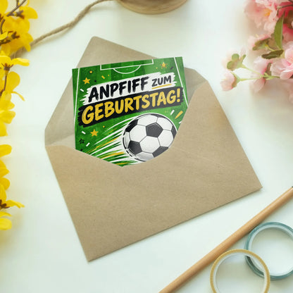 Sportliche Einladungskarten zum Fußballgeburtstag mit fliegendem Ball|p:2013105|h:1d4d37b657a045c6bd0db9c264afcc9e