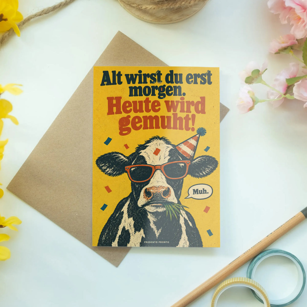 Lustige Geburtstagskarte mit Kuh und Sonnenbrille|p:2013770|h:4cf9703f73b1c27996b6dc2610fc4063