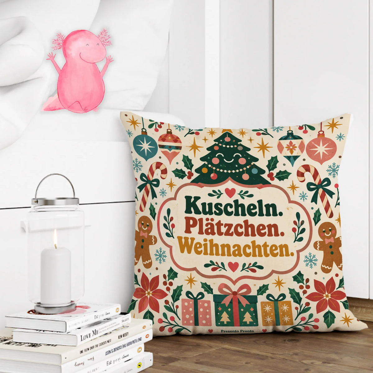 Verspieltes Kissen zu Weihnachten mit lächelndem Tannenbaum|p:2013815|h:5863388bfe5ac85b436550831e214797