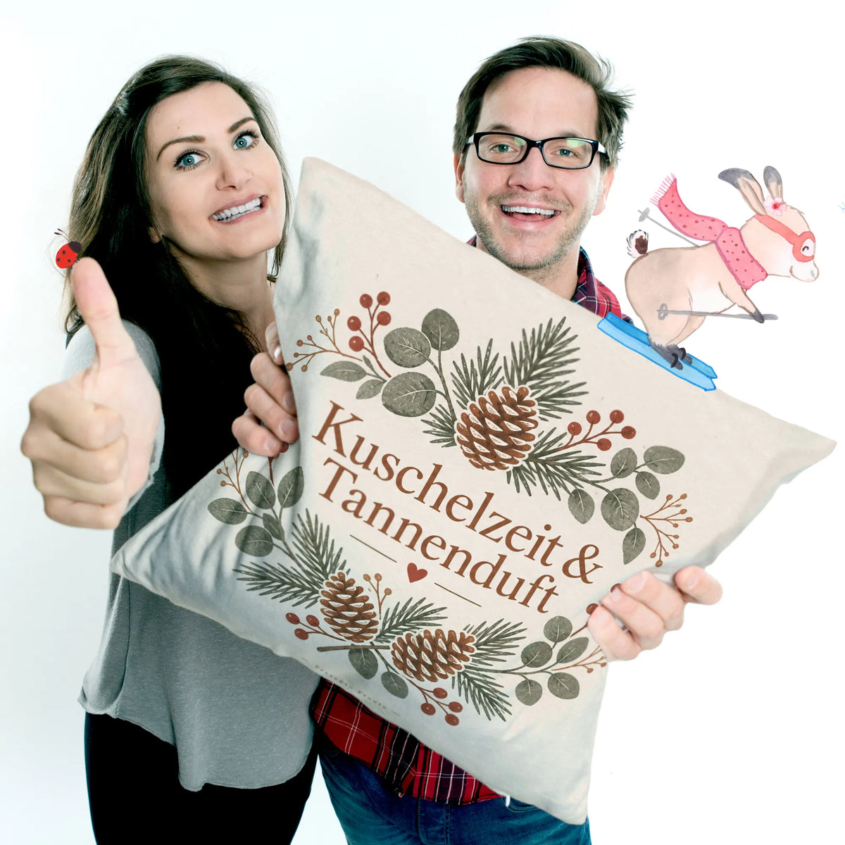 Gemütliches Kissen zu Weihnachten mit Tannenzapfen und Beeren|p:2013816|h:1de6057b1ff0491b31b366fc49ea4a4d