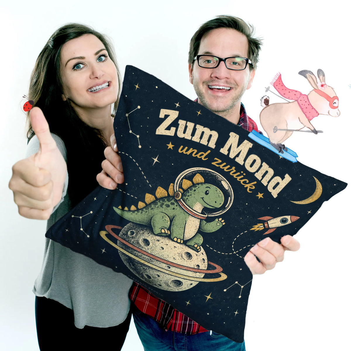 Mutiges Kissen fürs Kinderzimmer mit Astronauten-Dinosaurier|p:2013822|h:1842799e8eb52b4e99bd4fab3364daef