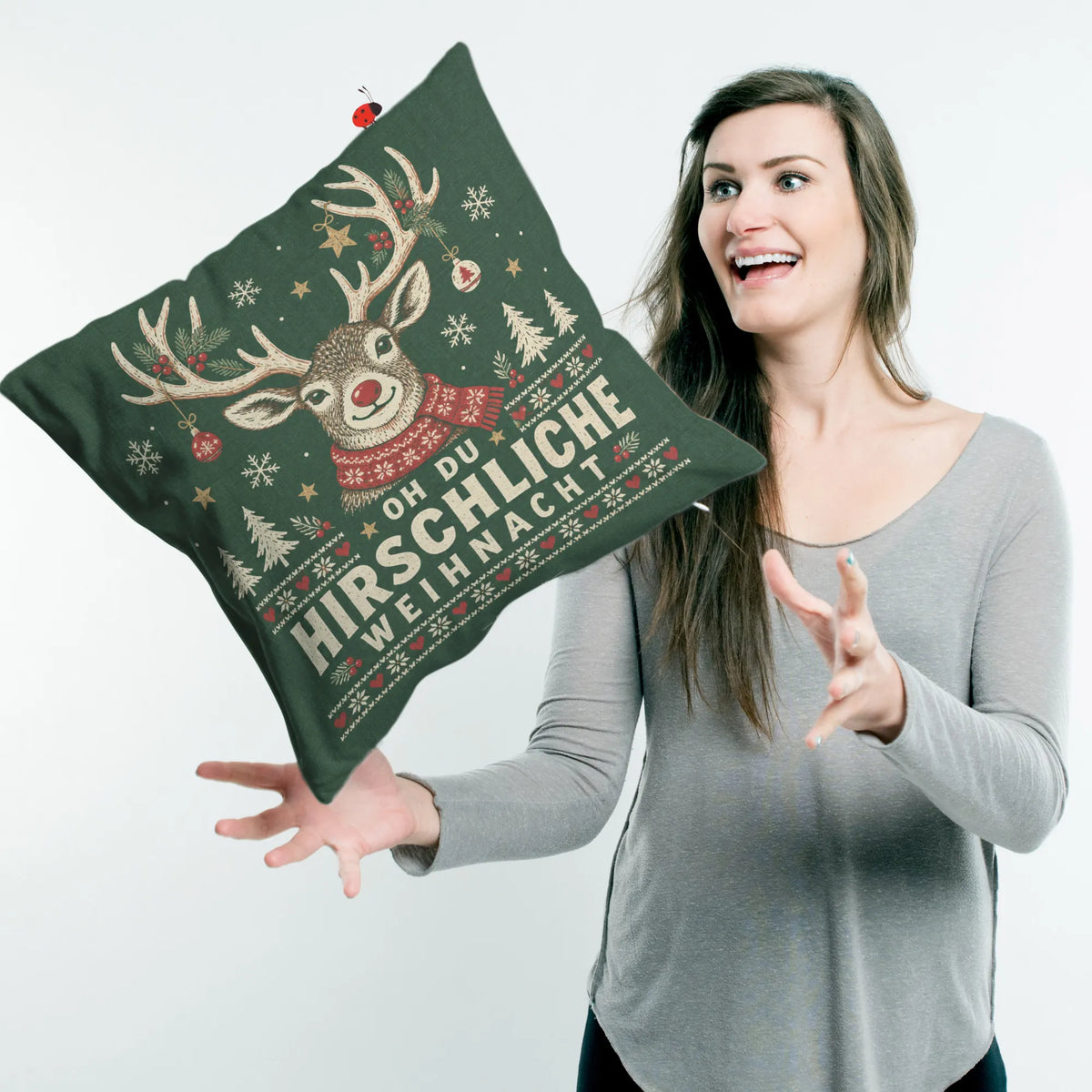 Lustiges Kissen mit Hirsch im Schal zu Weihnachten|p:2013841|h:e9508c59d2e49c6083bd801bedf762ec