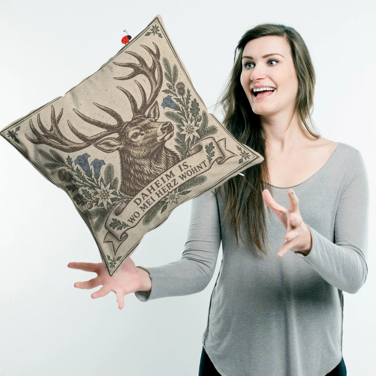 Gemütliches Kissen mit Hirsch für Bayernliebhaber|p:2013848|h:8e5f0fac63931c4be7abe66987572656