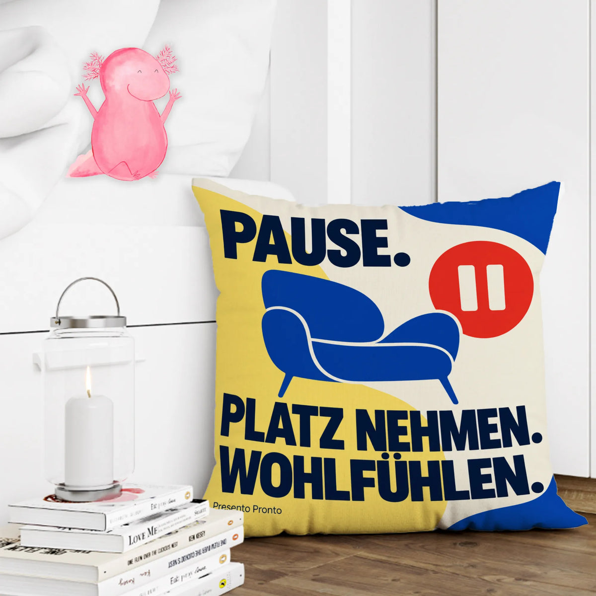 Gemütliches modernes Sofakissen für die Pause mit Loungechair|p:2013876|h:a55ce717f9be5a75a3c069789927de34