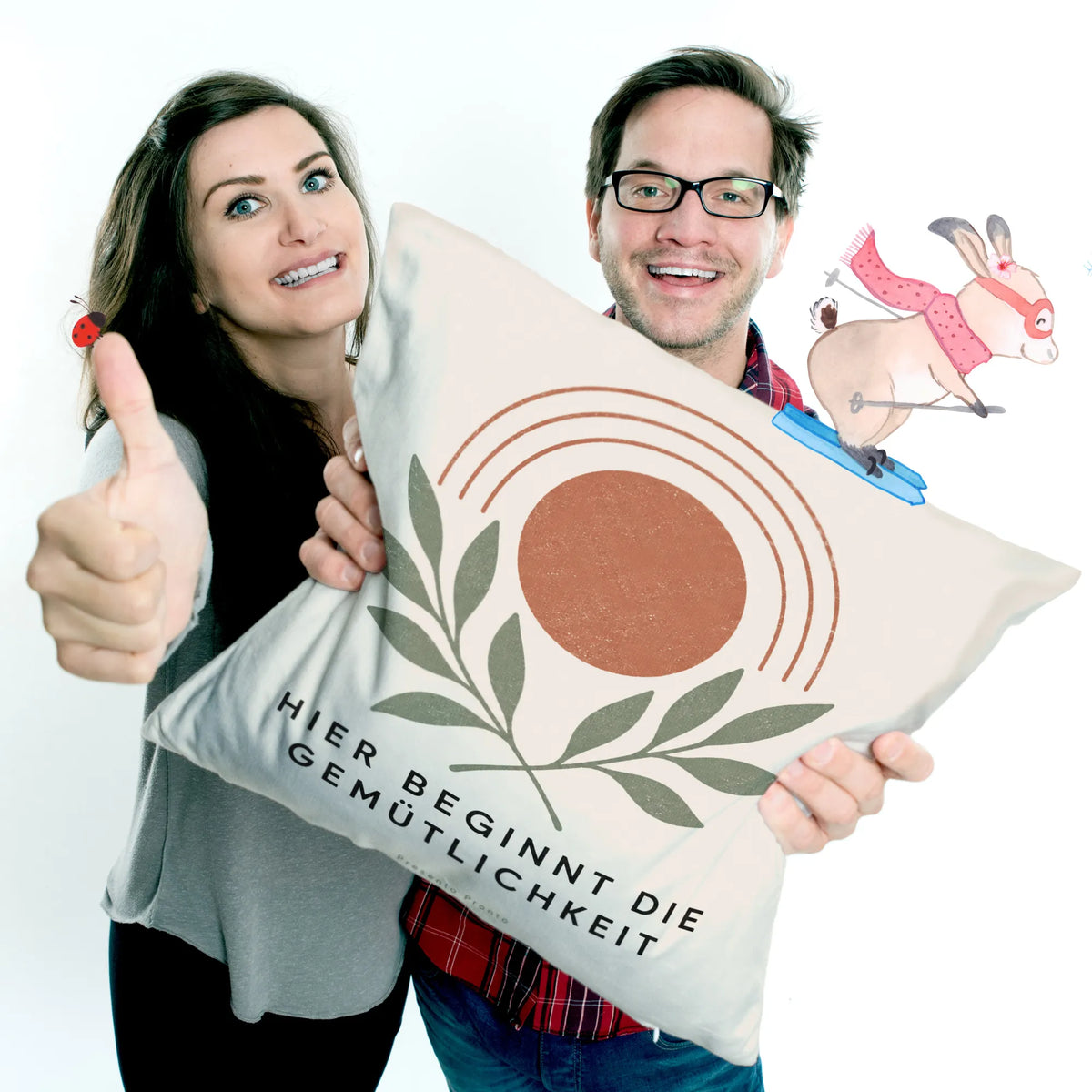Gemütliches Sofakissen fürs Wohnzimmer mit Sonnenbogen|p:2013877|h:e22b9380ffe1fbf5615bd07647e247ae