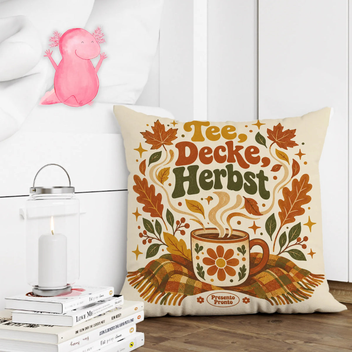 Gemütliches Kissen für den Herbst mit dampfender Tasse|p:2013895|h:d2659e2294e1aba3f97b4c60372adf33