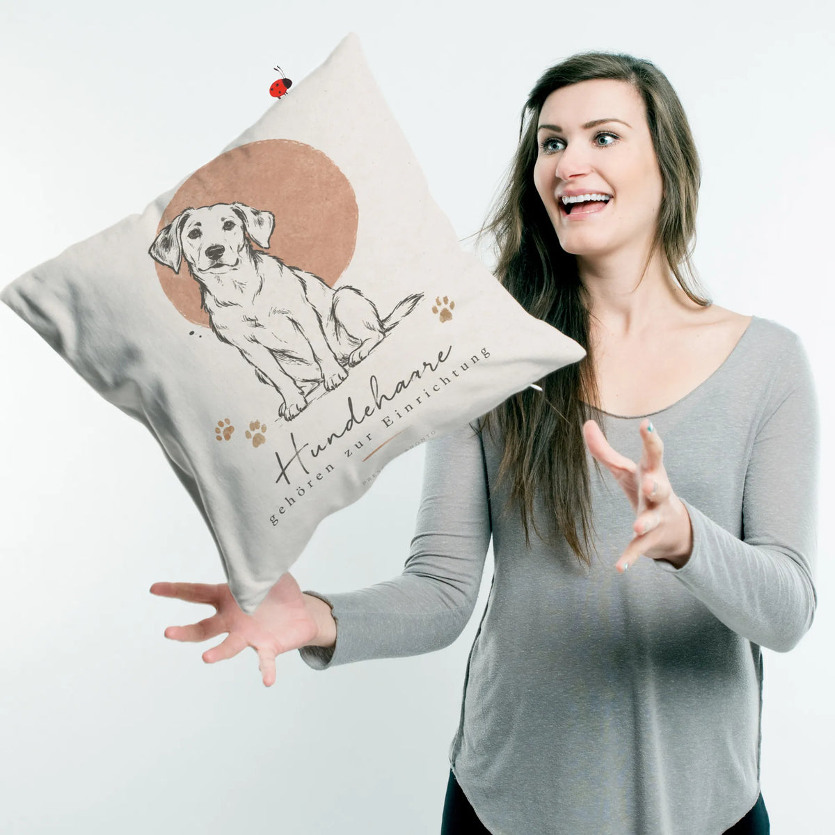 Lustiges Kissen für Hundebesitzer mit sitzendem Hund|p:2013943|h:4de3185b7158d09a231b8f81eb0aeaec