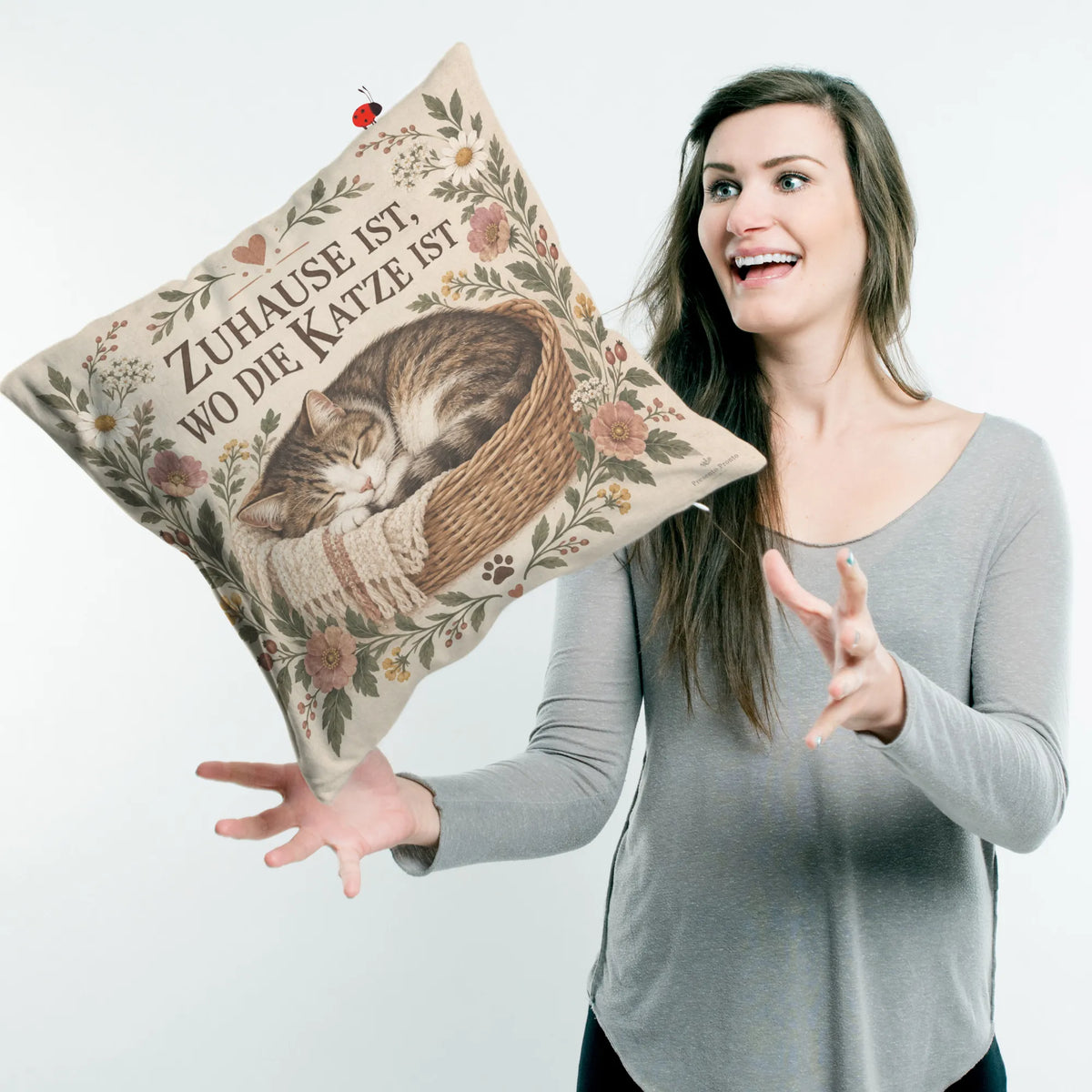 Gemütliches Kissen für Katzenliebhaber mit schlafender Katze|p:2013972|h:818fd957095c59d32bf91c391e8cc702