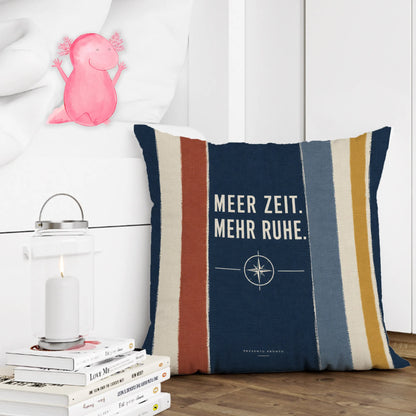 Entspannendes gestreiftes Kissen für Meeresliebhaber zur Auszeit|p:2014000|h:99cfa0741d012bee100939ecdde4cbd9