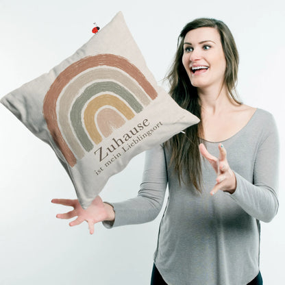 Gemütliches Regenbogenkissen für Zuhause mit Spruch|p:2014001|h:59d249102663c4b61152eb756fd2d2be