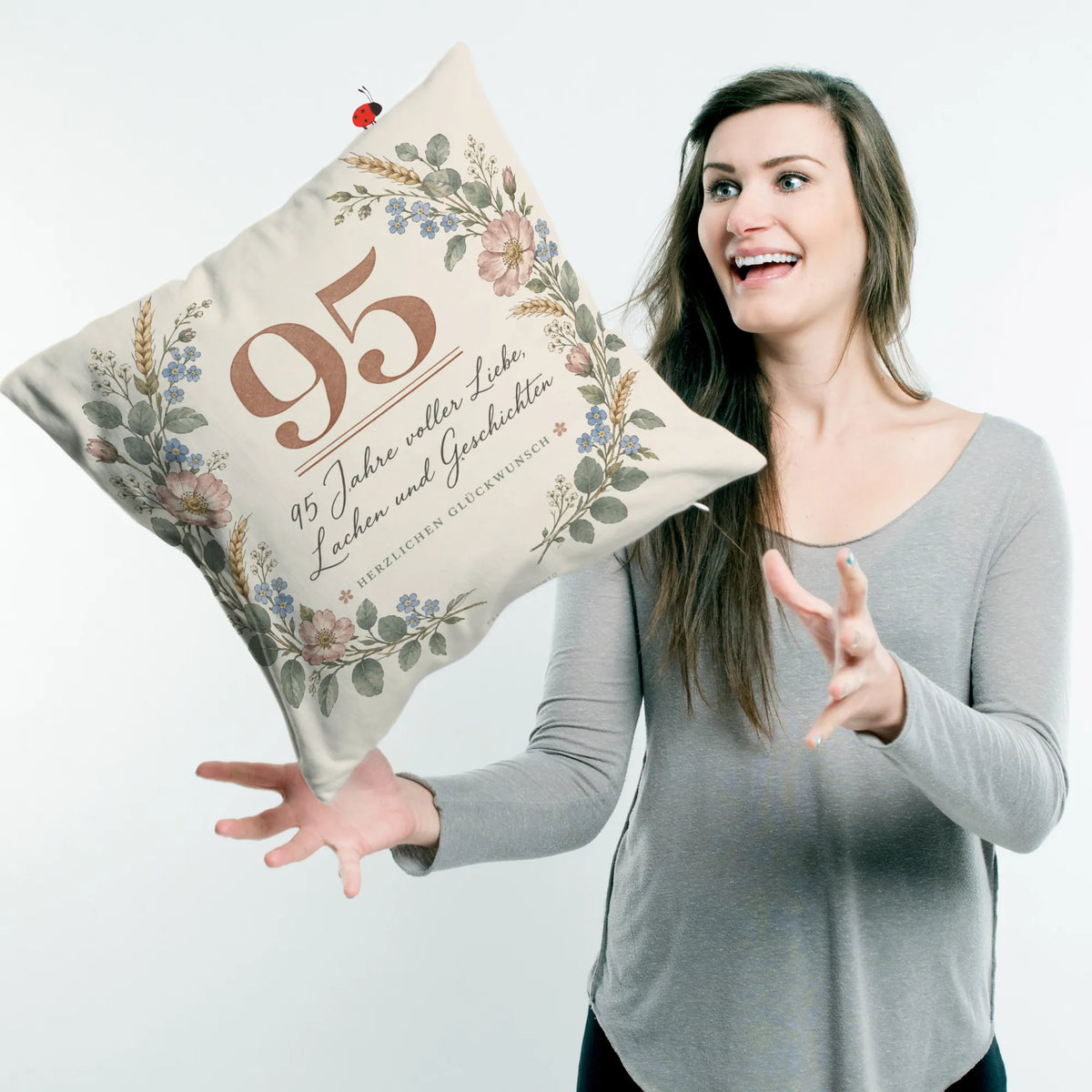 Liebevolles Kissen zum 95. Geburtstag mit Blumenkranz|p:2014099|h:650474bbd1c123b5128f91b9658c4412