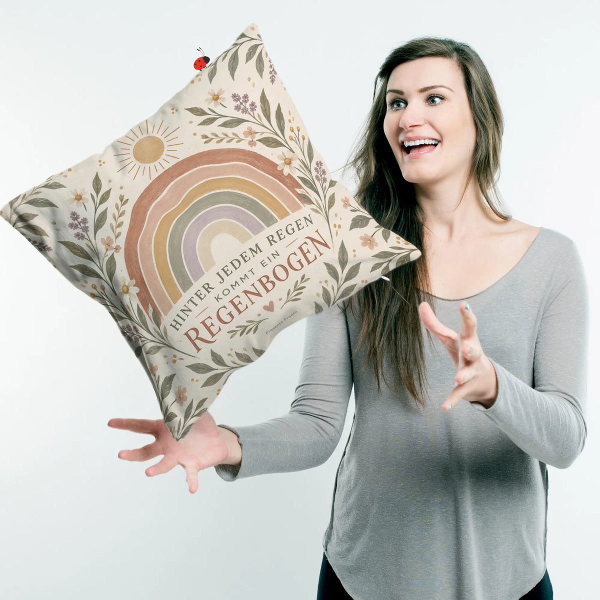 Mutmachendes Dekokissen mit Regenbogen für Freundinnen|p:2014533|h:40bb2008adadc39dd9ef0efbba016897