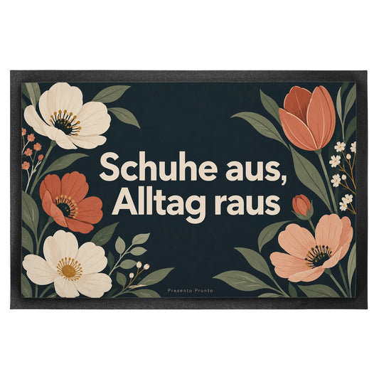Einladende Blumen-Fußmatte zum Einzug mit dunklen Blüten|p:2014634|h:3bb226e0f2a0ccbde57d4ec6b159bf5f