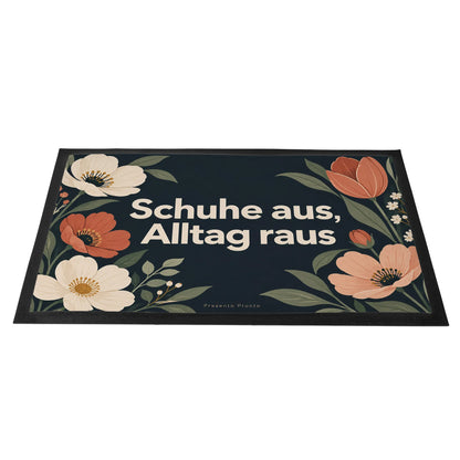 Einladende Blumen-Fußmatte zum Einzug mit dunklen Blüten|p:2014634|h:fbe322518da86139b0aa6e9c4885dbb5