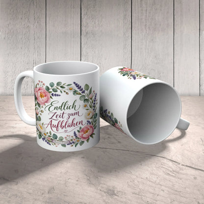 Elegante Tasse zum Ruhestand mit Blumenkranz|p:2014640|h:825551b6e183e52e6d53621b8f74a66d