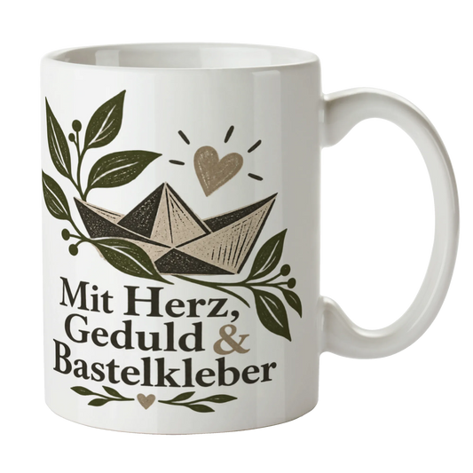 Herzliche Tasse für Erzieher mit Papierschiff und Herz|p:2014918|h:fa3b7e33a6ae9e3032297a43a84894e1