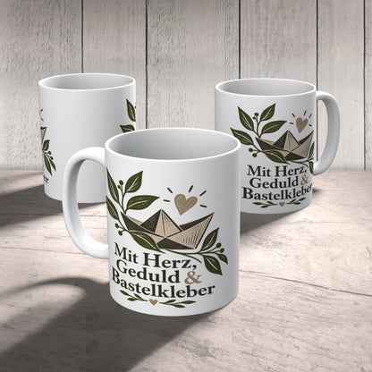 Herzliche Tasse für Erzieher mit Papierschiff und Herz|p:2014918|h:51b30701597bd92db7d40c1c489b3750