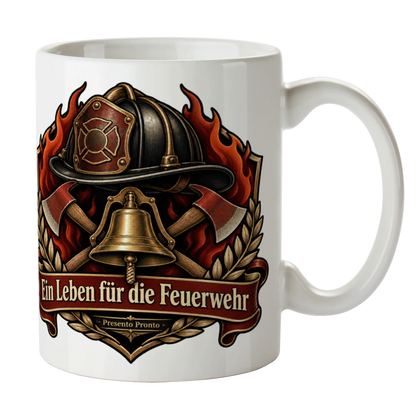 Stolze Tasse für Feuerwehrleute mit Helm und Flammenschild|p:2014996|h:f021d14a61c477260fbb98084aaa9e58