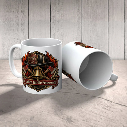 Stolze Tasse für Feuerwehrleute mit Helm und Flammenschild|p:2014996|h:4fcb02597a42d2c73d4bdb2ae81ad206