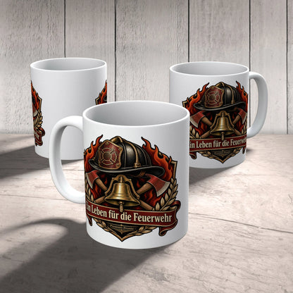 Stolze Tasse für Feuerwehrleute mit Helm und Flammenschild|p:2014996|h:a14b70c3f372a7ed51c5f24dd054c282