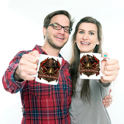 Stolze Tasse für Feuerwehrleute mit Helm und Flammenschild|p:2014996|h:d344235c161e93c7e8d0d5881b05b0a8