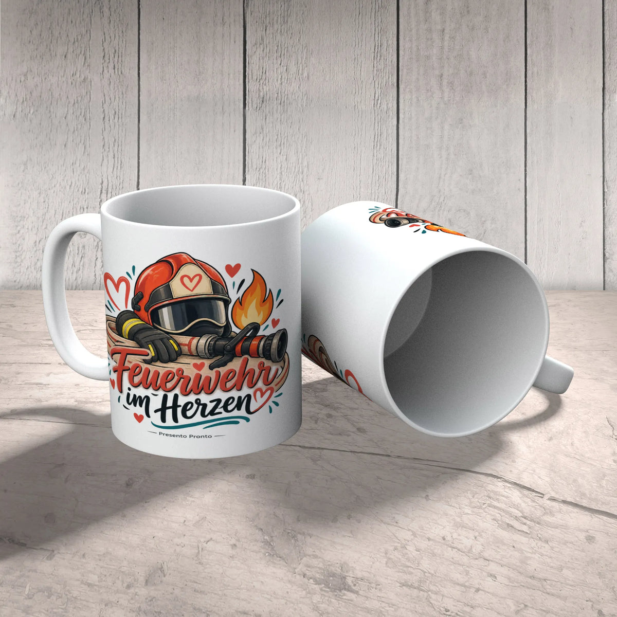 Herzliche Tasse für Feuerwehrleute mit lächelndem Helm|p:2014999|h:0e5b90f3fd7f0f05ca48e904bf96af57