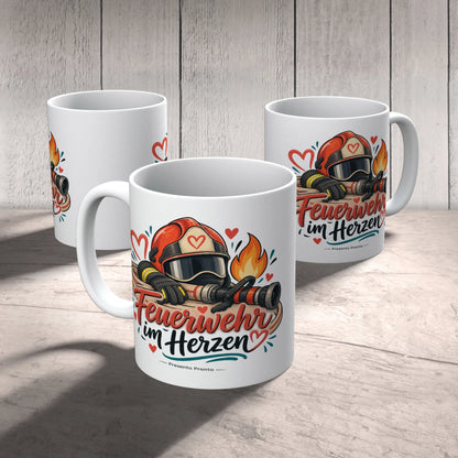 Herzliche Tasse für Feuerwehrleute mit lächelndem Helm|p:2014999|h:d3f522555efc10f018475088376994ac