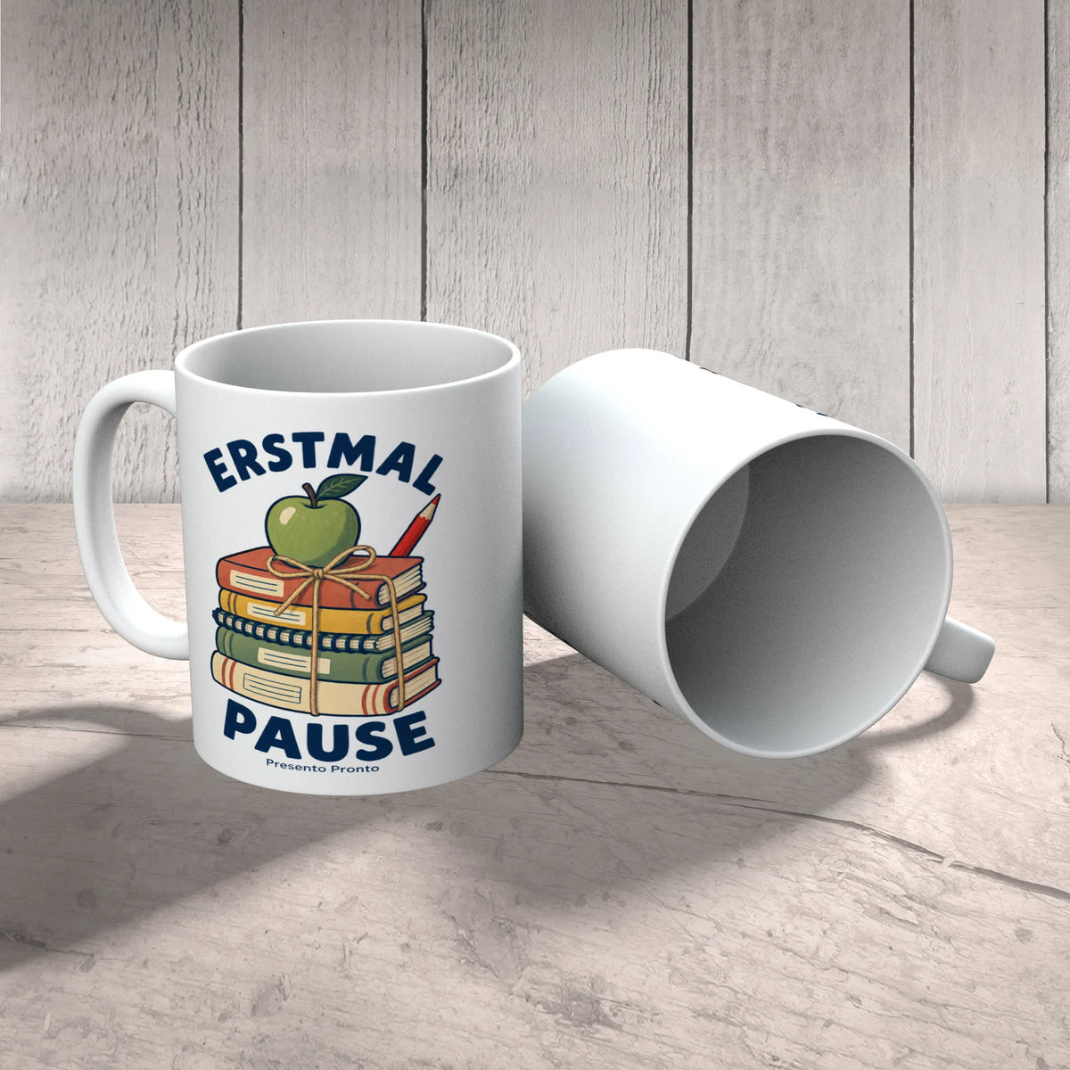 Lustige Tasse für Lehrerin mit Apfel und Schulheften|p:2016479|h:265e4cde5221539e191b530a7027d958