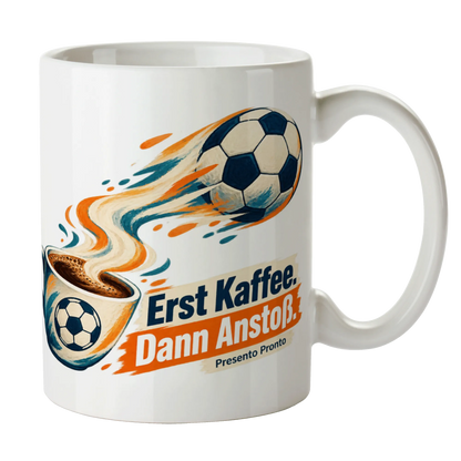 Lustige Kaffeetasse für Fußballfans mit Fußball im Kaffeedampf|p:2016488|h:0ffe8c4141f46152a8fa0835009d0af0