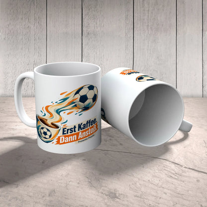 Lustige Kaffeetasse für Fußballfans mit Fußball im Kaffeedampf|p:2016488|h:641e41cd328bb351d0a691d9a2b68840