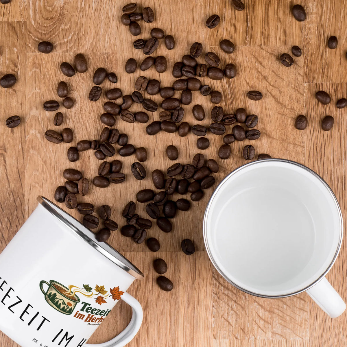 Gemütliche Teetasse für den Herbst mit Ahornblättern|p:2016489|h:36d9241bdb68bc66a07991798341f91d