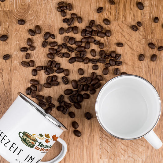 Gemütliche Teetasse für den Herbst mit Ahornblättern|p:2016489|h:36d9241bdb68bc66a07991798341f91d